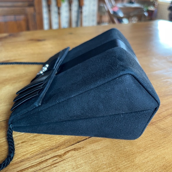 Vintage 1980s black suede purse with satin bow in mint condition - Picture 3 of 9